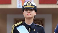Potret Cantik Calon Ratu Spanyol Berseragam Angkatan Laut di Acara Kenegaraan