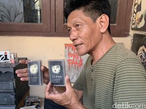 Cerita Sarjito Kolektor Kaset Iwan Fals Asal Solo, Suka karena Liriknya Aneh Cerita Sarjito Kolektor Kaset Iwan Fals Asal Solo, Suka karena Liriknya Aneh
