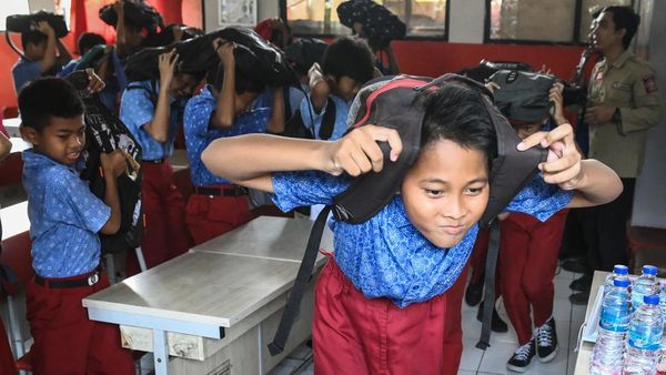 Semangatnya Siswa di Tangerang Ikut Simulasi Mitigasi Bencana
