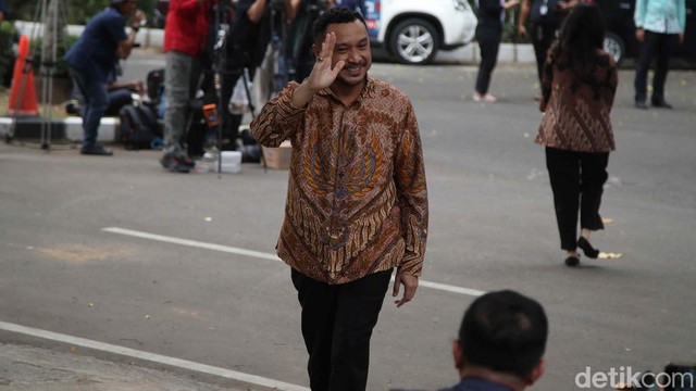 Berita Viral Selebriti dari InsertLive : Pendidikan Giring Eks Nidji Wamen yang Rangkap Jabatan Komisaris