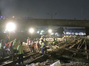 Penumpang di Stasiun Rancaekek Menumpuk, KAI Beri Penjelasan Penumpang di Stasiun Rancaekek Menumpuk, KAI Beri Penjelasan