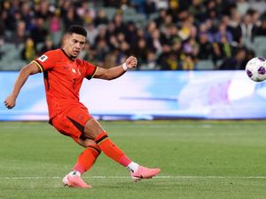 Bek Naturalisasi China Jebolan Premier League yang Redam Indonesia Bek Naturalisasi China Jebolan Premier League yang Redam Indonesia