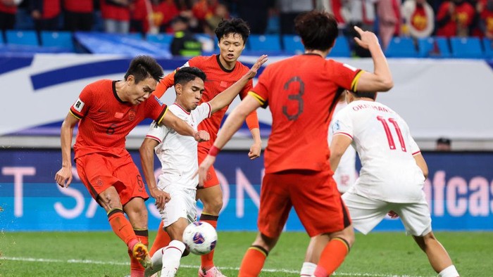 QINGDAO, CHINA - OCTOBER 15: Wang Shangyuan #6 of China competes for the ball during the FIFA World Cup Qualifier match between China and Indonesia at Qingdao Youth Football Stadium on October 15, 2024 in Qingdao, China. (Photo by Zhizhao Wu/Getty Images)