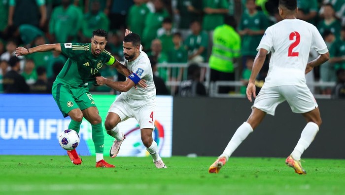 JEDDAH, SAUDI ARABIA - OCTOBER 15:Salem Al Dawsari of Saudi Arabia battling for the ball during the FIFA World Cup Asian 3rd Qualifier Group C match between Saudi Arabia and Bahrain at King Abdullah Sports City on October 15, 2024 in Jeddah, Saudi Arabia.  (Photo by Yasser Bakhsh/Getty Images)
