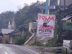 Baliho Bernada Hasutan Belum Dicopot, Warga Laporkan Kembali ke Bawaslu Taput