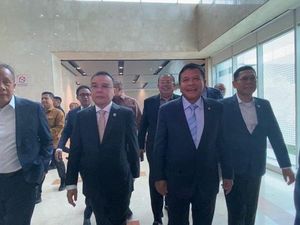 Herindra Tiba di DPR Jelang Fit and Proper Test Calon Kepala BIN Herindra Tiba di DPR Jelang Fit and Proper Test Calon Kepala BIN