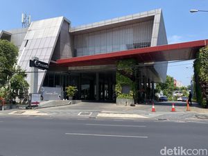 Massa Pendukung Kotak Kosong Bakal Ngeluruk Debat Pilwali Surabaya Massa Pendukung Kotak Kosong Bakal Ngeluruk Debat Pilwali Surabaya