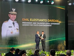 Emil Dardak Raih Penghargaan Bergengsi dari Repnas hingga CNBC