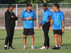 Emral Abus Resmi Jadi Pelatih Baru PSBS Biak di Liga 1 2024/2025