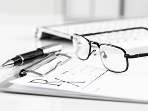 Kenapa Kacamata Photocromic Berubah Warna Saat Terkena Cahaya?