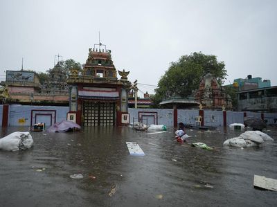 India Terendam Banjir, Sekolah-Kantor Ditutup