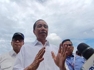 Canda Jokowi soal Pulang ke Solo Naik Pesawat Komersial: Belum Beli Tiket Canda Jokowi soal Pulang ke Solo Naik Pesawat Komersial: Belum Beli Tiket