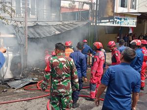 Kebakaran Toko Kelontong di Rajawali Makassar, Damkar Kerahkan Armada