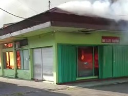 Apotek di Kediri Tabanan Terbakar