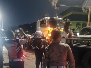 Kronologi Tabrakan 4 Truk Trailer di Jakut, Lalin Sempat Macet Semalam Kronologi Tabrakan 4 Truk Trailer di Jakut, Lalin Sempat Macet Semalam