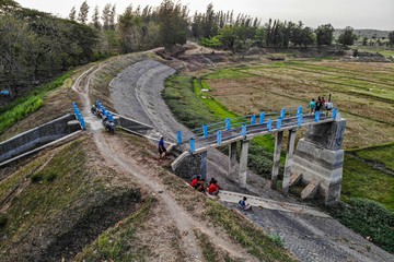 Sudah Lima Bulan Waduk Perning di Nganjuk Mengering