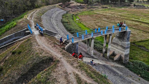 Sudah Lima Bulan Waduk Perning di Nganjuk Mengering