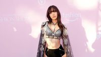 Seksi Memukau, Gaya Lisa BLACKPINK Pakai Lingerie di Show Victorias Secret