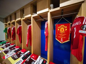 Ruang Ganti MU Jadi Zona Terlarang, Sir Alex Ferguson Dilarang Masuk! Ruang Ganti MU Jadi Zona Terlarang, Sir Alex Ferguson Dilarang Masuk!