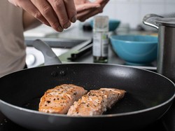 5 Bahan Dapur Ini Ampuh Singkirkan Bau Amis yang Melekat