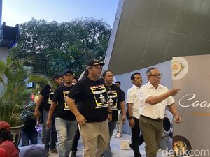 Permohonan Kursi Kosong Tak Dikabulkan, MAKI Tinggalkan Lokasi Debat Permohonan Kursi Kosong Tak Dikabulkan, MAKI Tinggalkan Lokasi Debat
