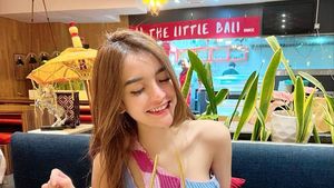 Momen Nabilla Aprillya saat Nikmati Steak dan Cincau Topping Emas