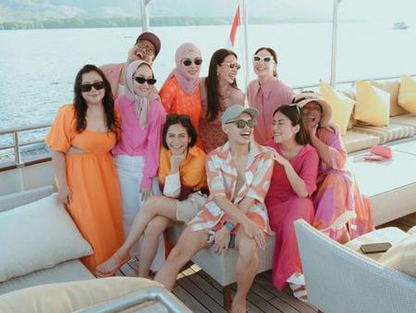 7 Foto Nagita Slavina Liburan Mewah ke Labuan Bajo Bareng Geng Artis