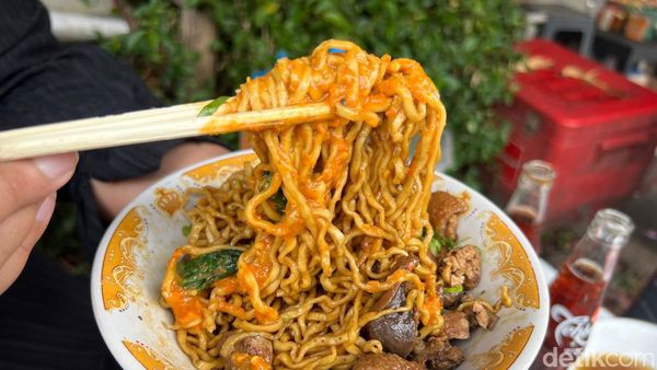 Legendaris! Mie Ayam Topping Ati Ampela Ini Berusia 46 Tahun