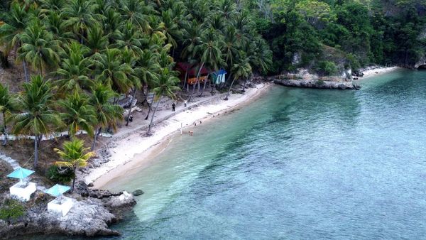Keindahan Pantai Pesona Tanjung Tihu di Bone Bolango