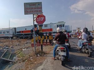 Hancur Imbas Laka Truk Vs KA, Pos Jaga Perlintasan Rel Sedayu Mulai Dibangun Hancur Imbas Laka Truk Vs KA, Pos Jaga Perlintasan Rel Sedayu Mulai Dibangun