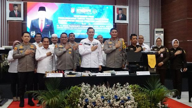 Polres Metro Bekasi membongkar mafia tanah yang hampir merugikan negara Rp 183 miliar.