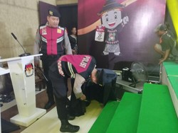 Puluhan Polisi Amankan Debat Perdana Pilwali Kota Blitar