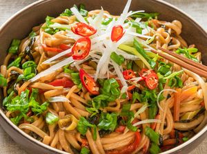 Resep Bakmi Goreng Sayuran Bumbu Kecap yang Manis Mulur Lezat