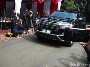 Deretan Mobil Mewah di Hambalang saat Pembekalan Calon Menteri: Lexus-Land Cruiser Deretan Mobil Mewah di Hambalang saat Pembekalan Calon Menteri: Lexus-Land Cruiser
