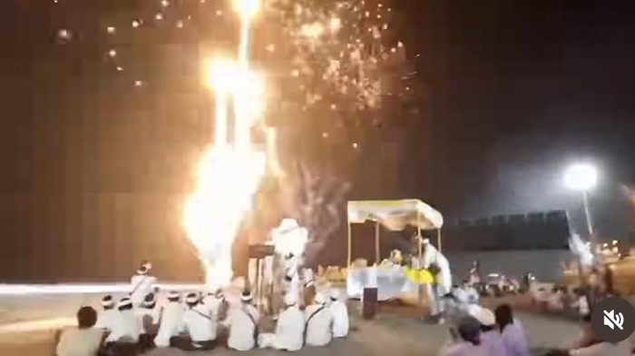 Tangkapan layar pesta kembang api di saat umat Hindu menggelar ritual keagamaan di Pantai Berawa, Kuta Utara, Badung, Bali. Tangkapan layar pesta kembang api di saat umat Hindu menggelar ritual keagamaan di Pantai Berawa, Kuta Utara, Badung, Bali.