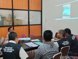 Vinanda-Gus Qowim Laporkan Oknum Ketua RW yang Copot Banner Kampanye