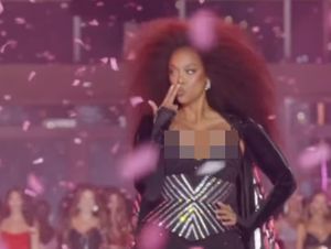 Penampilan Tyra Banks di Victorias Secret Show Setelah 20 Tahun di Usia 50 Penampilan Tyra Banks di Victorias Secret Show Setelah 20 Tahun di Usia 50