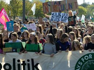 Kaum Muda Jerman Khawatir Perang dan Kemiskinan