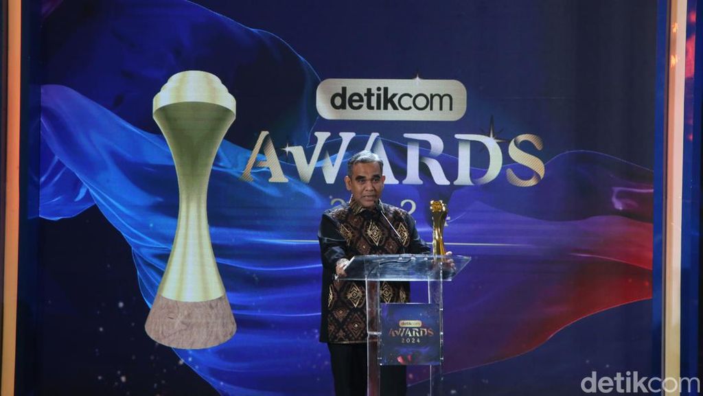 Ahmad Muzani Dianugerahi Legislator Perajut Persatuan 2019-2024 Ahmad Muzani Dianugerahi Legislator Perajut Persatuan 2019-2024