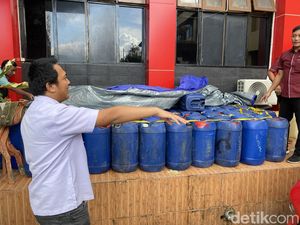 Polisi Bongkar Gudang Penimbunan 3,4 Ton BBM di Ambon, 2 Pelaku Ditangkap