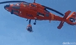 Momen Penyelamat Evakuasi Nelayan yang Terjebak di Jembatan Tegalbuleud