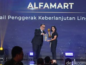 Alfamart Raih Retail Penggerak Keberlanjutan Lingkungan detikcom Awards 2024 Alfamart Raih Retail Penggerak Keberlanjutan Lingkungan detikcom Awards 2024