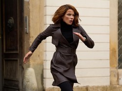 Antara Negara & Cinta, Avery Dihadapkan Pilihan Sulit di Film Canary Black