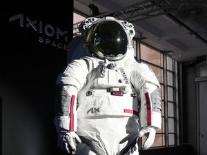 Video: Kolaborasi Axiom Space-Prada Ciptakan Pakaian Khusus Astronaut Wanita Video: Kolaborasi Axiom Space-Prada Ciptakan Pakaian Khusus Astronaut Wanita