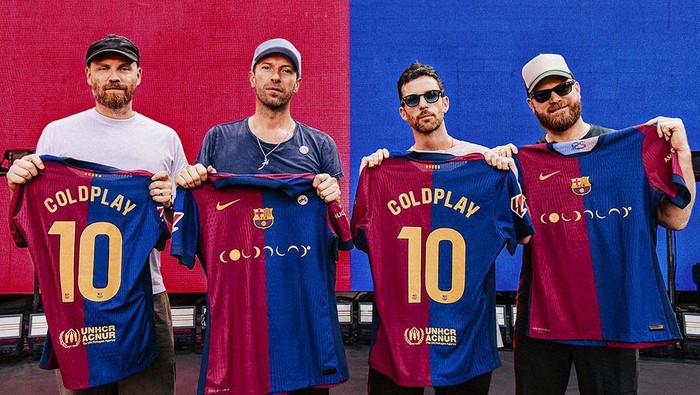 Jersey Barcelona dengan sponsor Coldplay