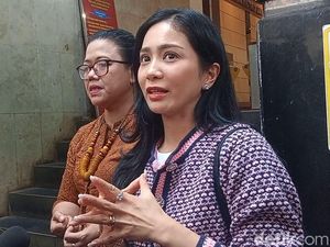 Hakim Minta Terdakwa Kasus Dugaan Penipuan terhadap Bunga Zainal Dihadirkan Hakim Minta Terdakwa Kasus Dugaan Penipuan terhadap Bunga Zainal Dihadirkan