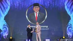 Cak Lontong Wakili Pramono Anung Raih Tokoh Pemimpin Kolaboratif