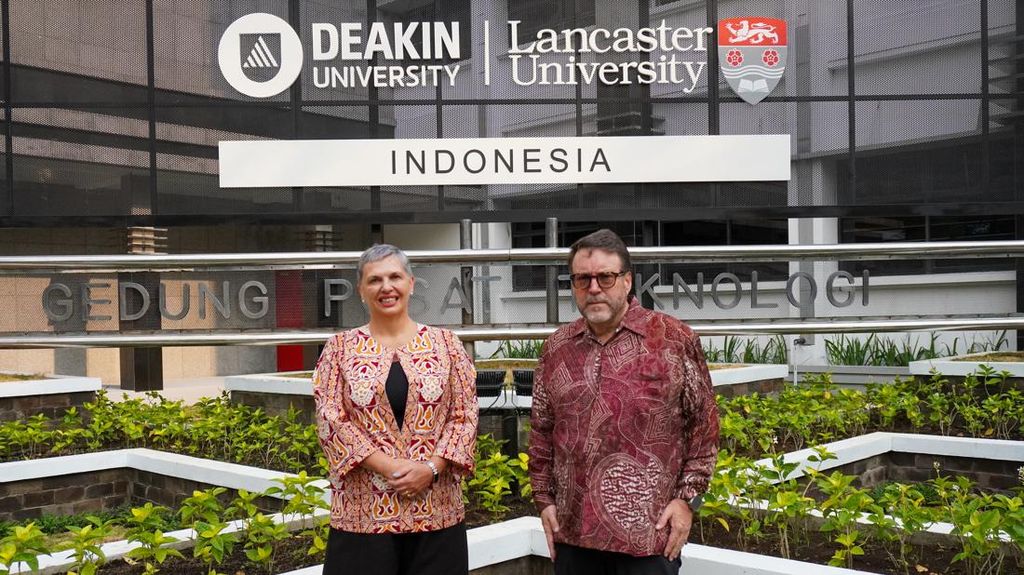 Potret Dubes Australia di Kampus Terpadu Inggris-Australia di Bandung Potret Dubes Australia di Kampus Terpadu Inggris-Australia di Bandung