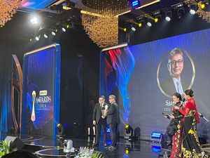 Bikin BRI Diakui Dunia, Sunarso Raih CEO of The Year detikcom Awards Bikin BRI Diakui Dunia, Sunarso Raih CEO of The Year detikcom Awards