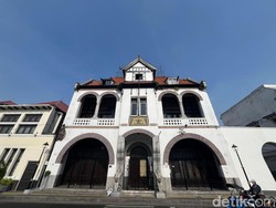 Gedung di Surabaya yang Dijaga 2 Singa Sejak 123 Tahun yang Lalu